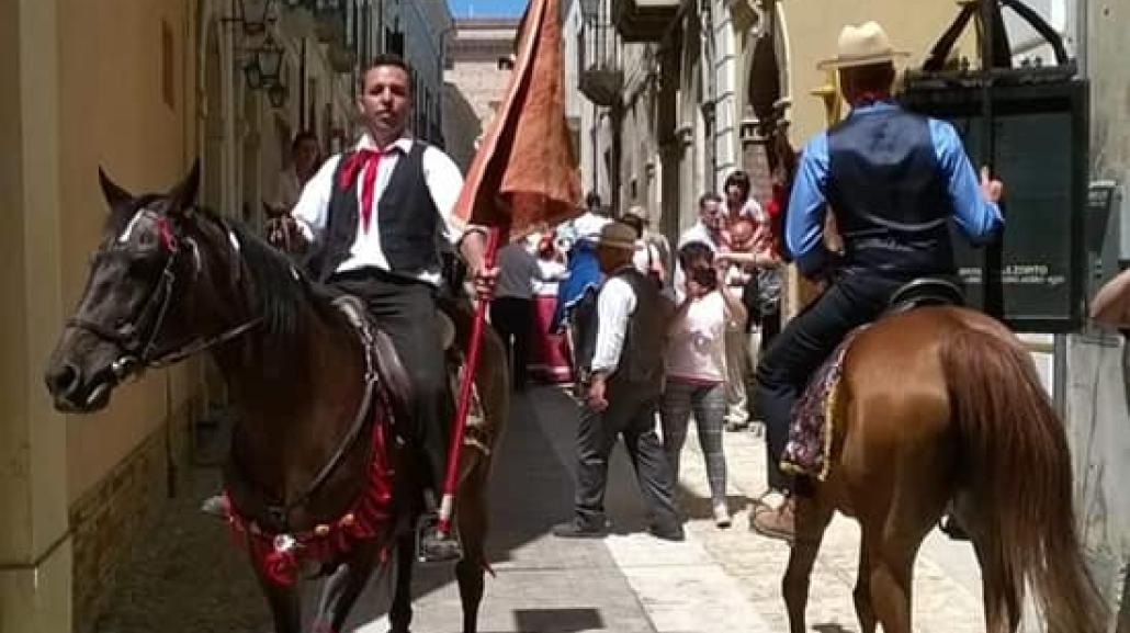 Sfilata dei vetturali in via Del Baio
