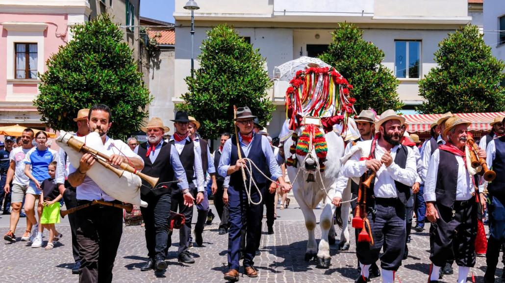Il bue in processione (PH Lino Rosetti)