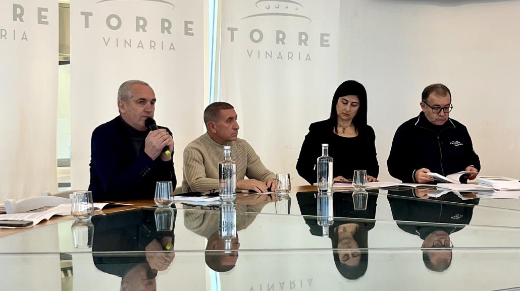 L’enologo Gianni Pasquale, il vicepresidente Giuseppe Alfino e il direttore commerciale Felice Di Biase.