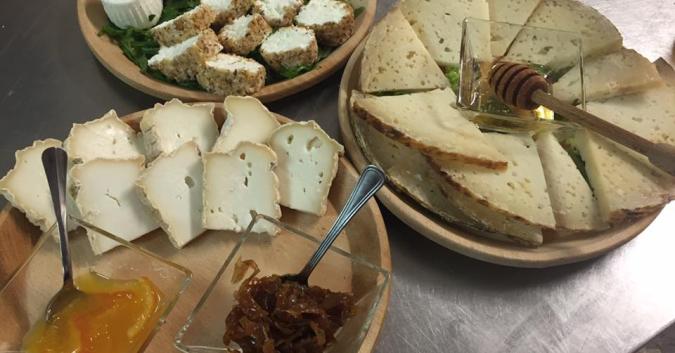 Selezione di formaggi locali